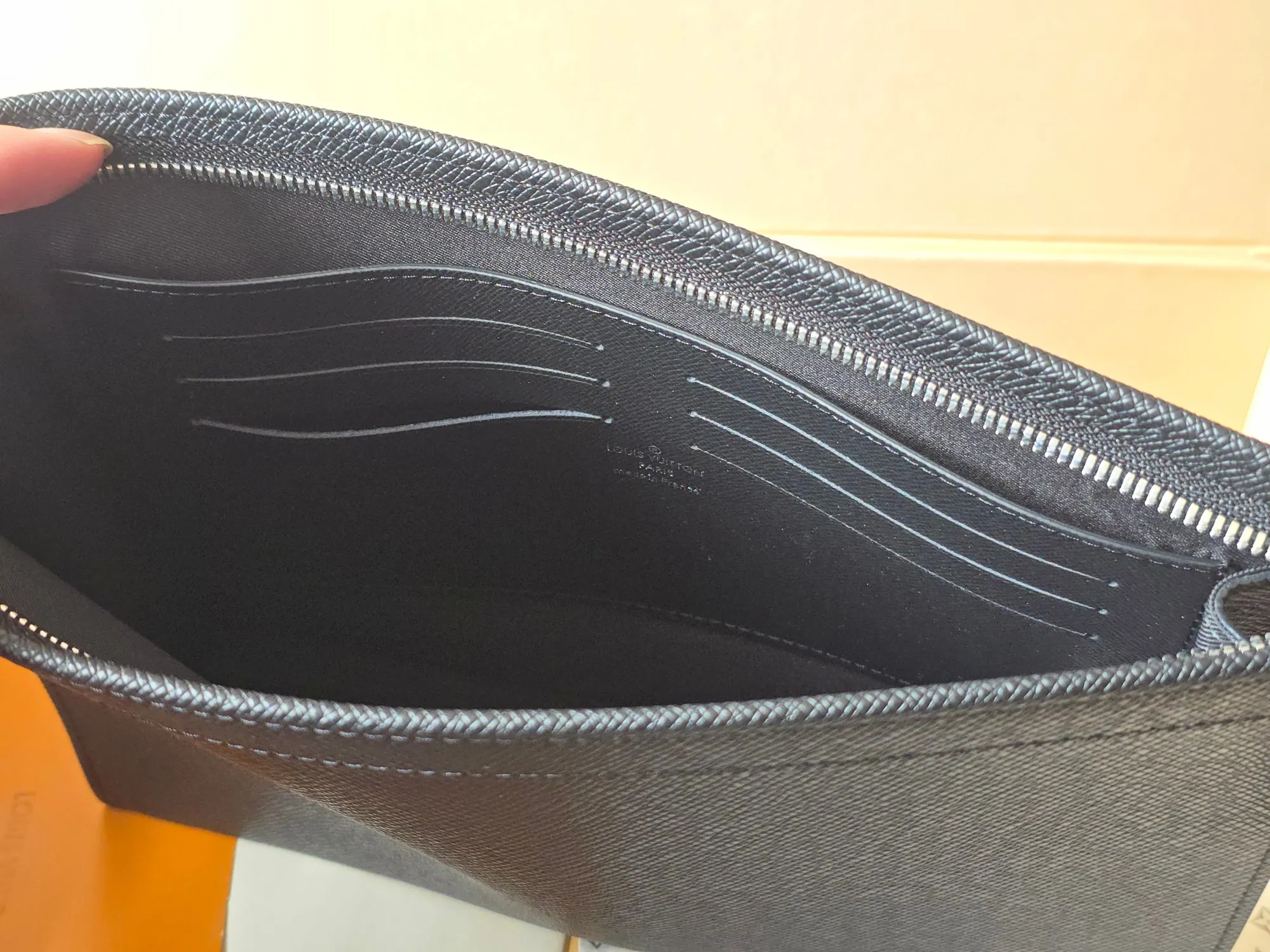 Louis Vuitton Pochette Voyage M30450 - 图片 8