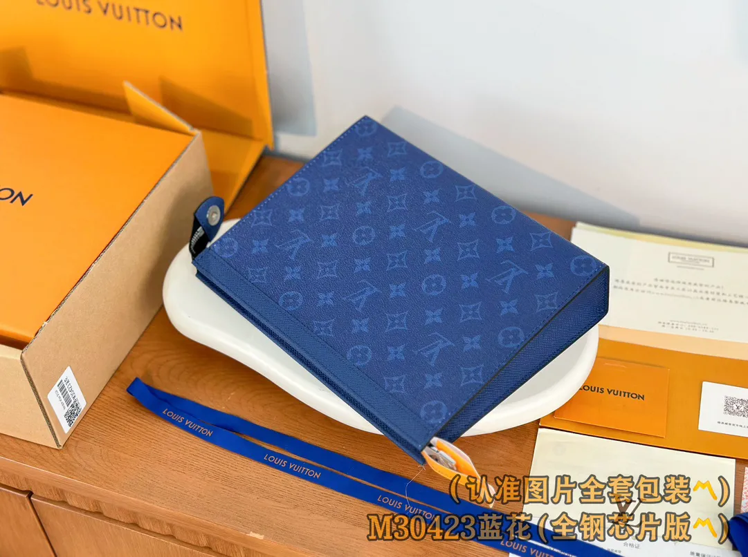 Louis Vuitton Pochette Voyage MM M30423 - Image 7