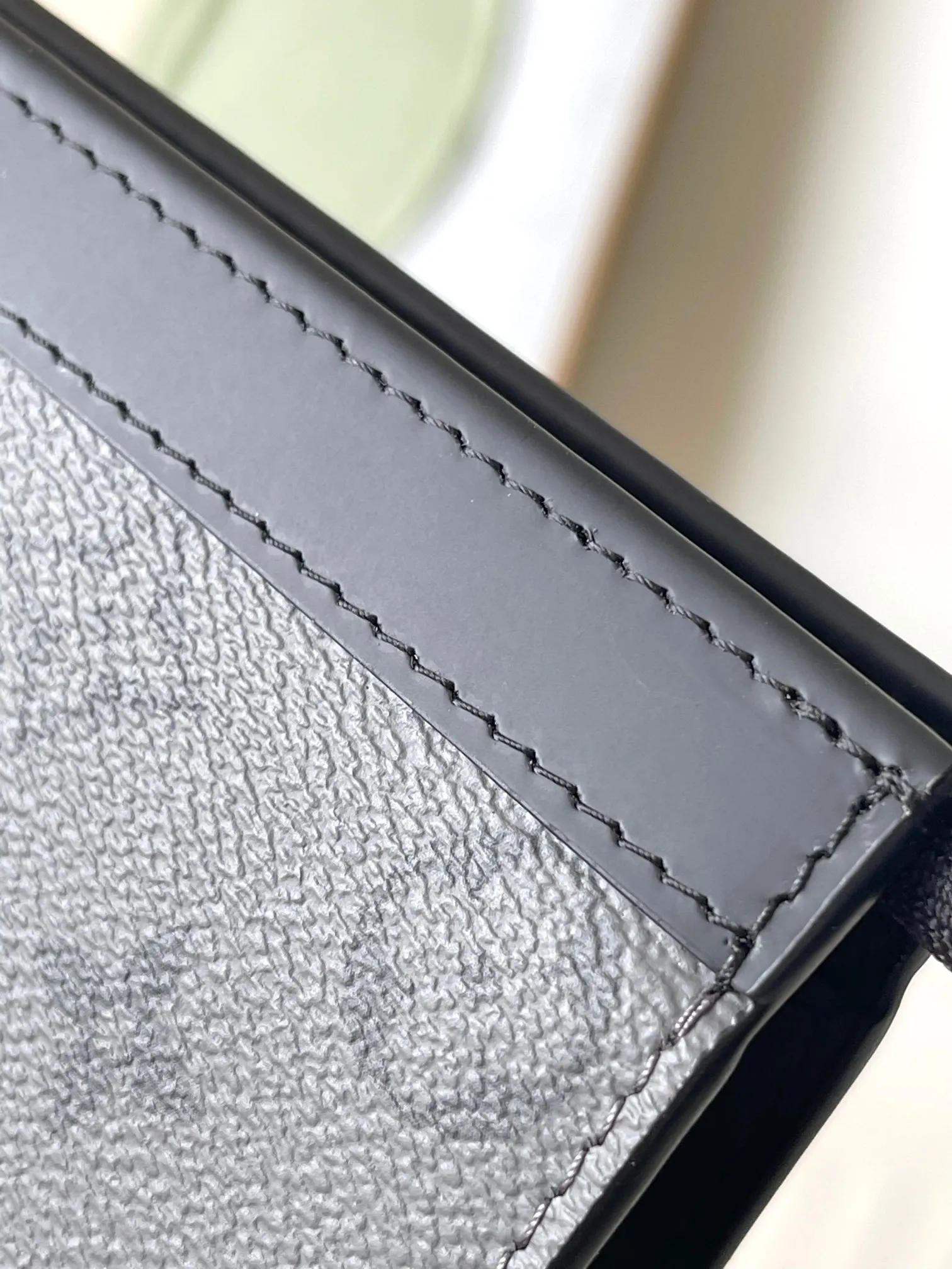 Louis Vuitton Pochette Voyage MM M69535 - Image 7