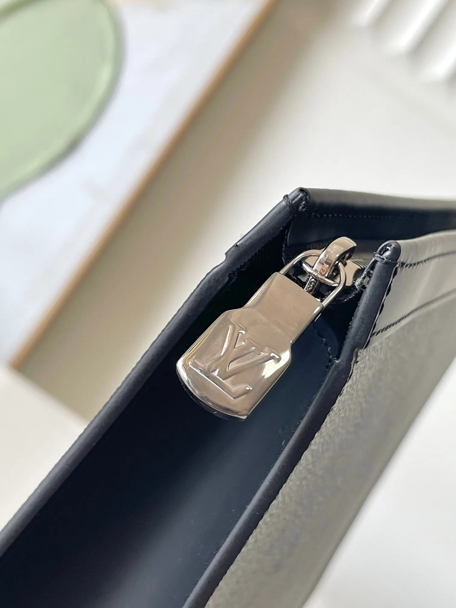 Louis Vuitton Pochette Voyage MM M69535 - Image 9