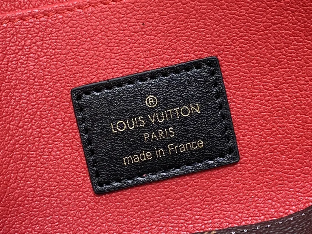 Alternative view of Louis Vuitton Pochette Cosmétique PM M11249
