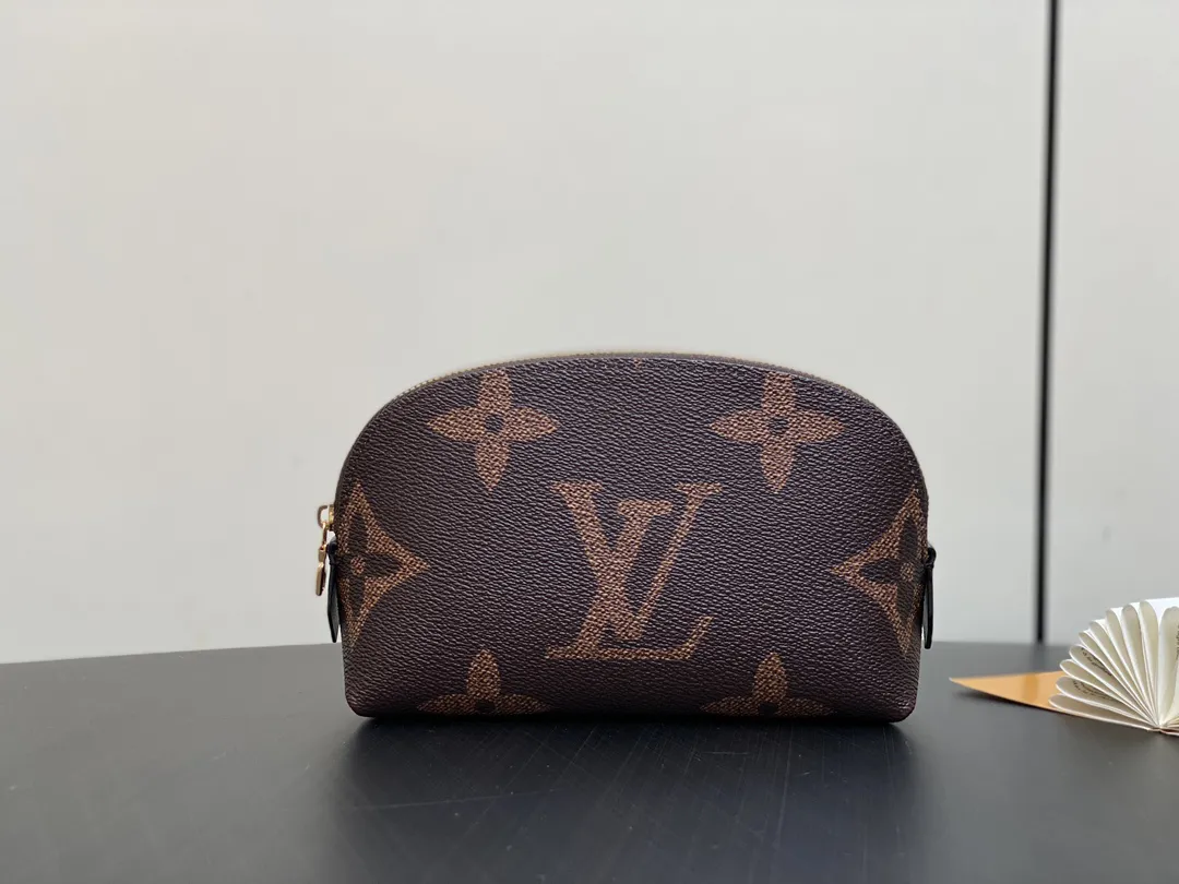 Louis Vuitton Pochette Cosmétique PM M11249 - Image 3