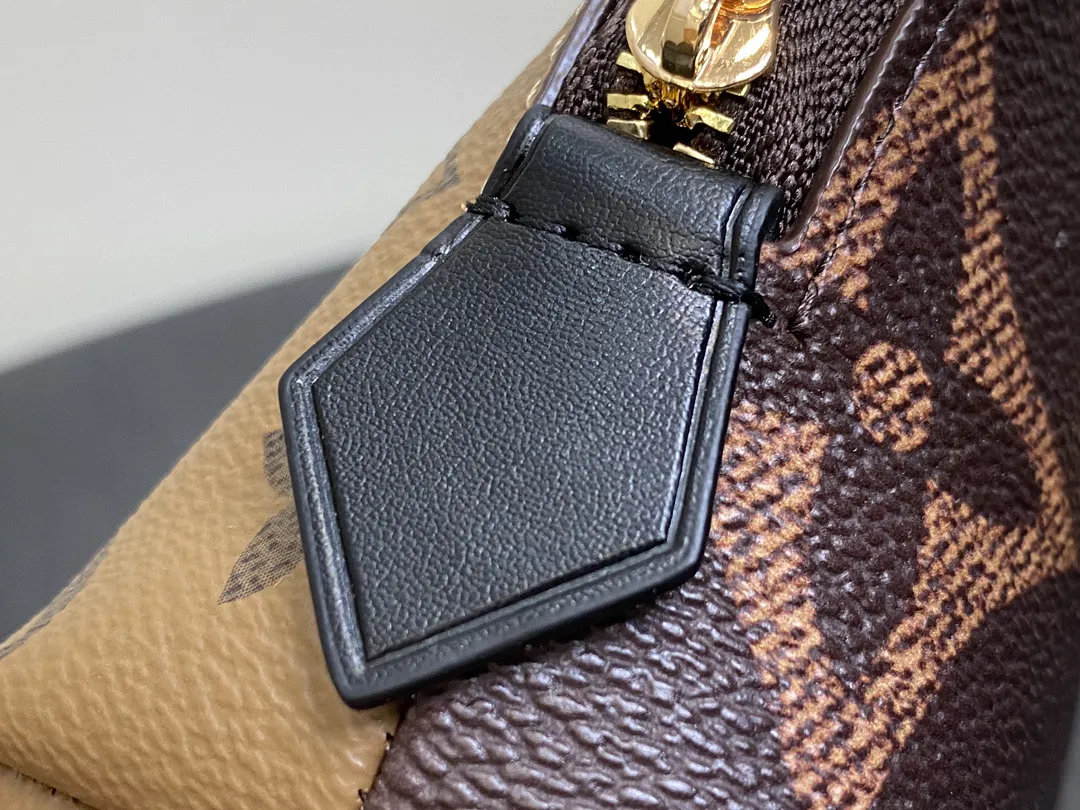 Louis Vuitton Pochette Cosmétique PM M11249 - Image 9