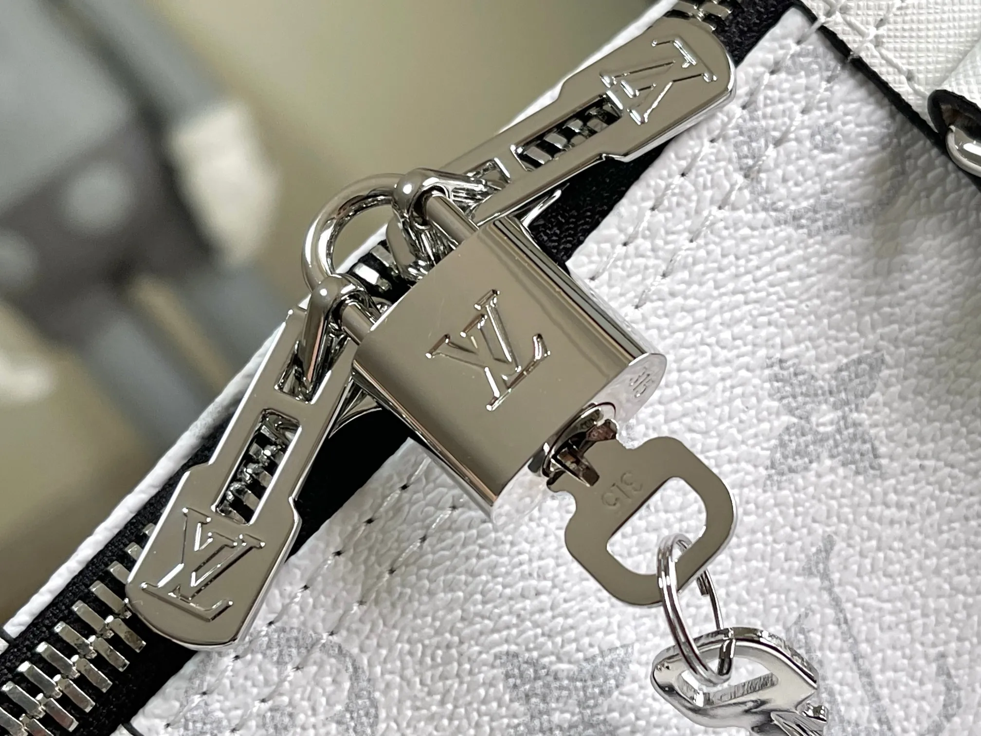 Louis Vuitton Keepall Bandoulière 50 M30885 - Image 9