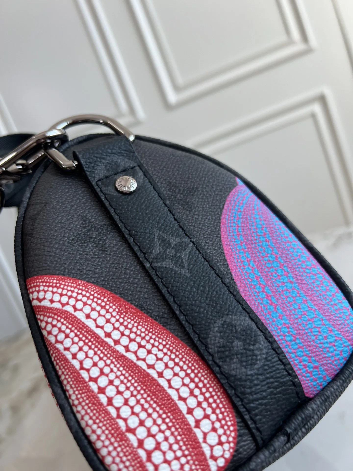 Louis Vuitton x Yayoi KusamaKeepall Bandoulière 25 M46437 - Image 9