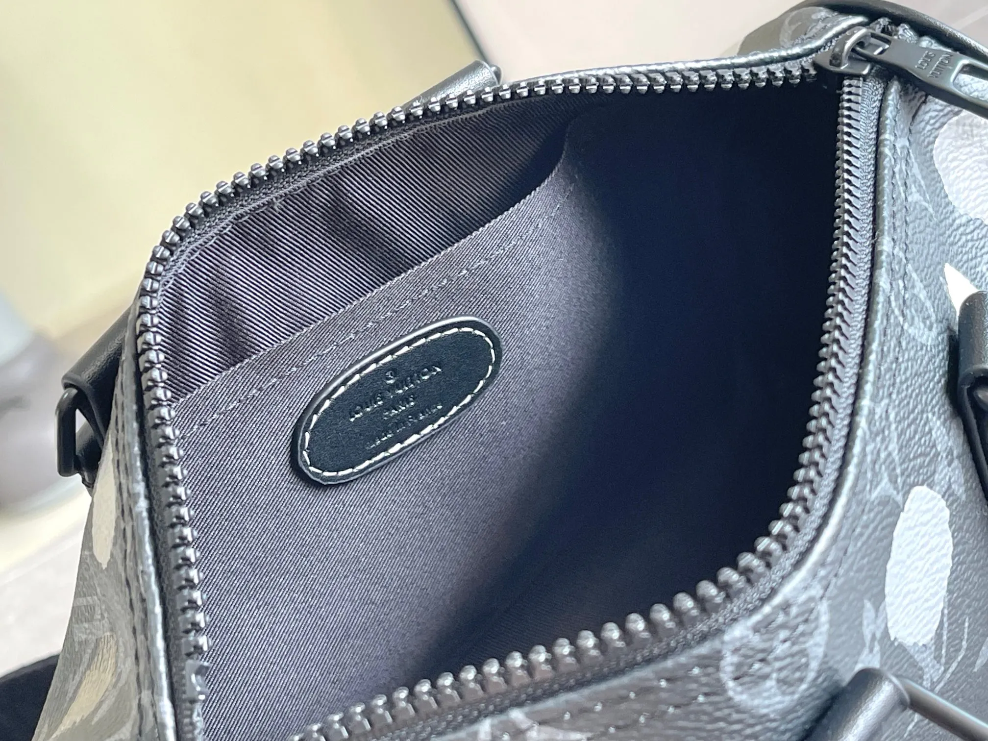Louis Vuitton Keepall Bandoulière 25 M46406 - 图片 2