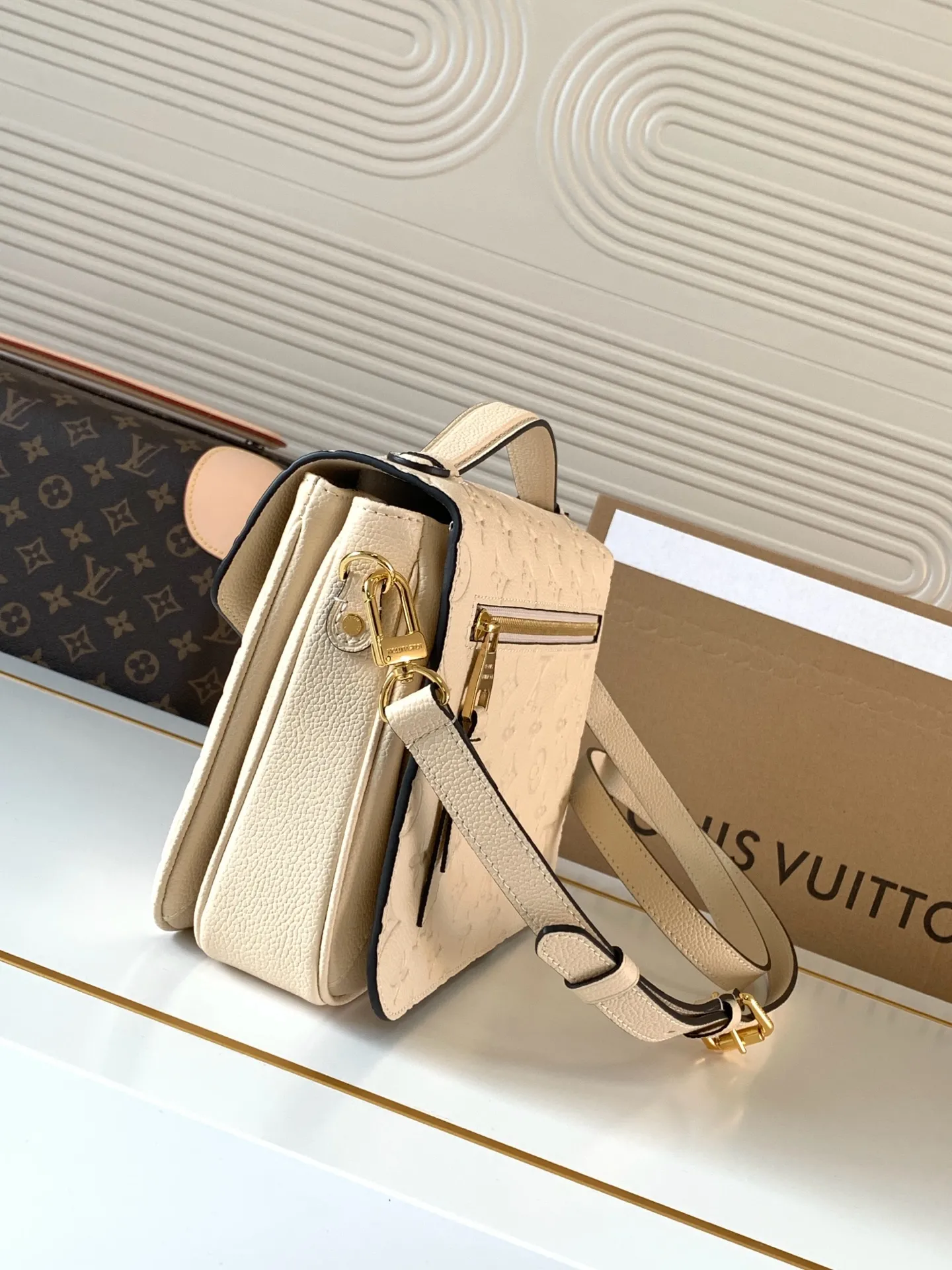 Louis Vuitton Pochette Métis M46552 - Image 4