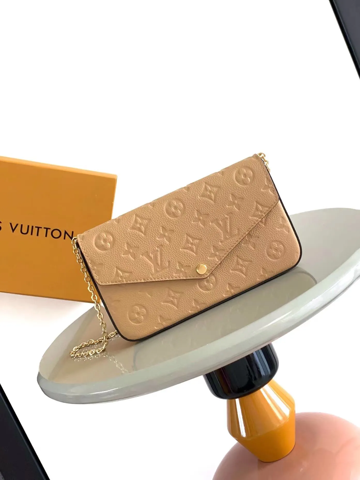 Alternative view of Louis Vuitton Pochette Félicie M12754