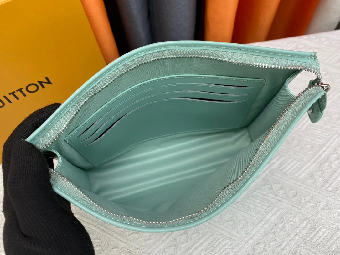 Alternative view of Louis Vuitton Pochette Voyage MM M22763