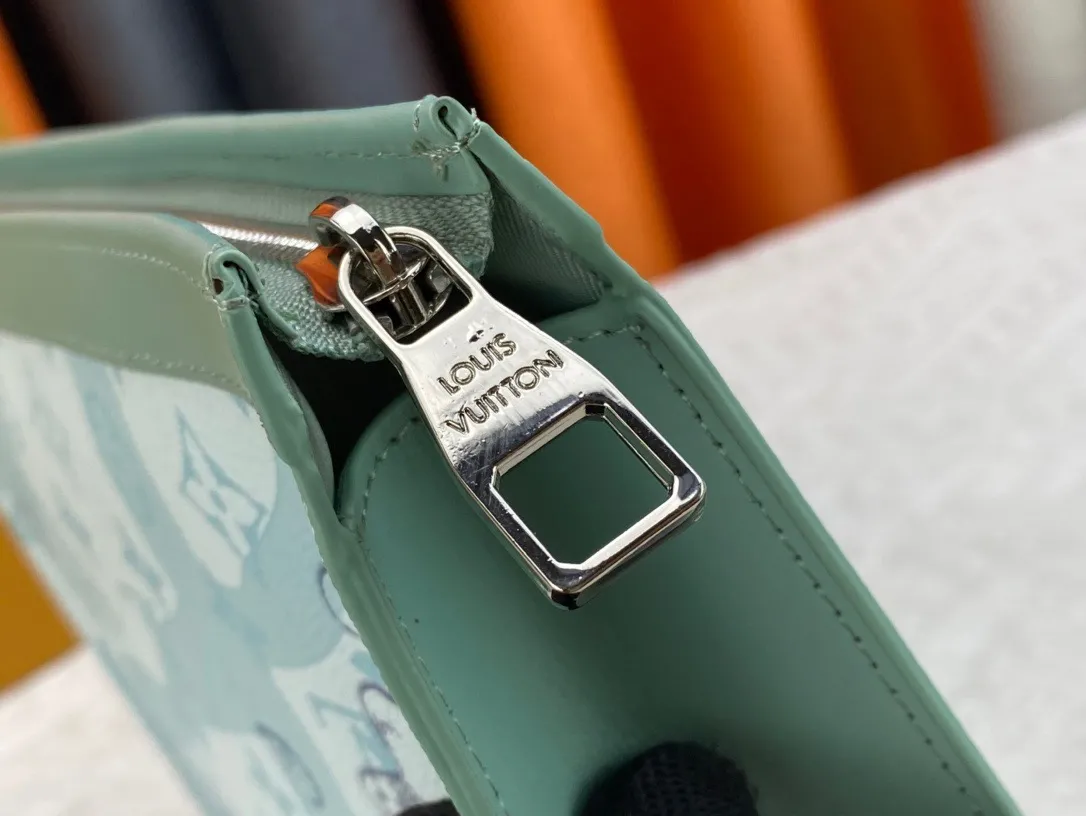 Louis Vuitton Pochette Voyage MM M22763 - Image 8