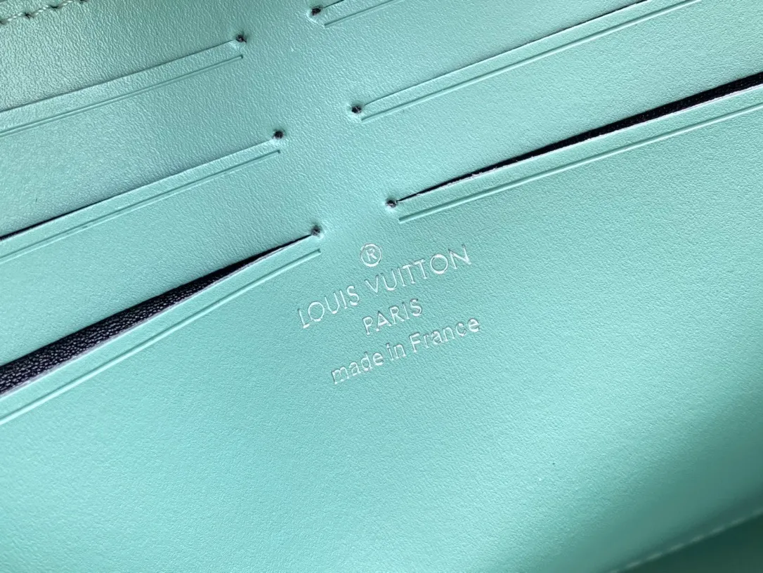 Louis Vuitton Pochette Voyage MM M22763 - Image 10