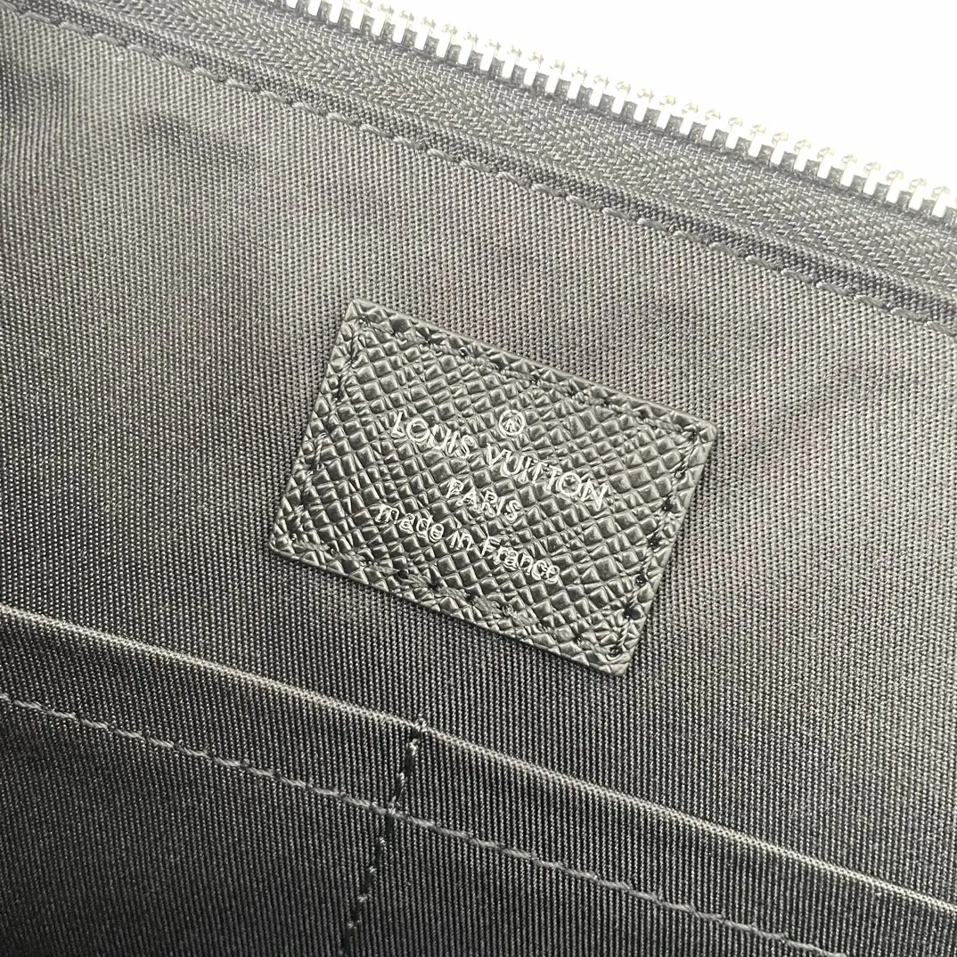 Alternative view of Louis Vuitton Pochette 24H M30965