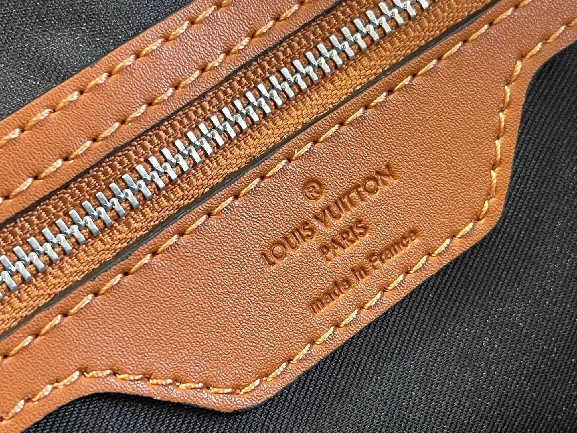 Alternative view of Louis Vuitton Keepall Bandoulière 50 M21377
