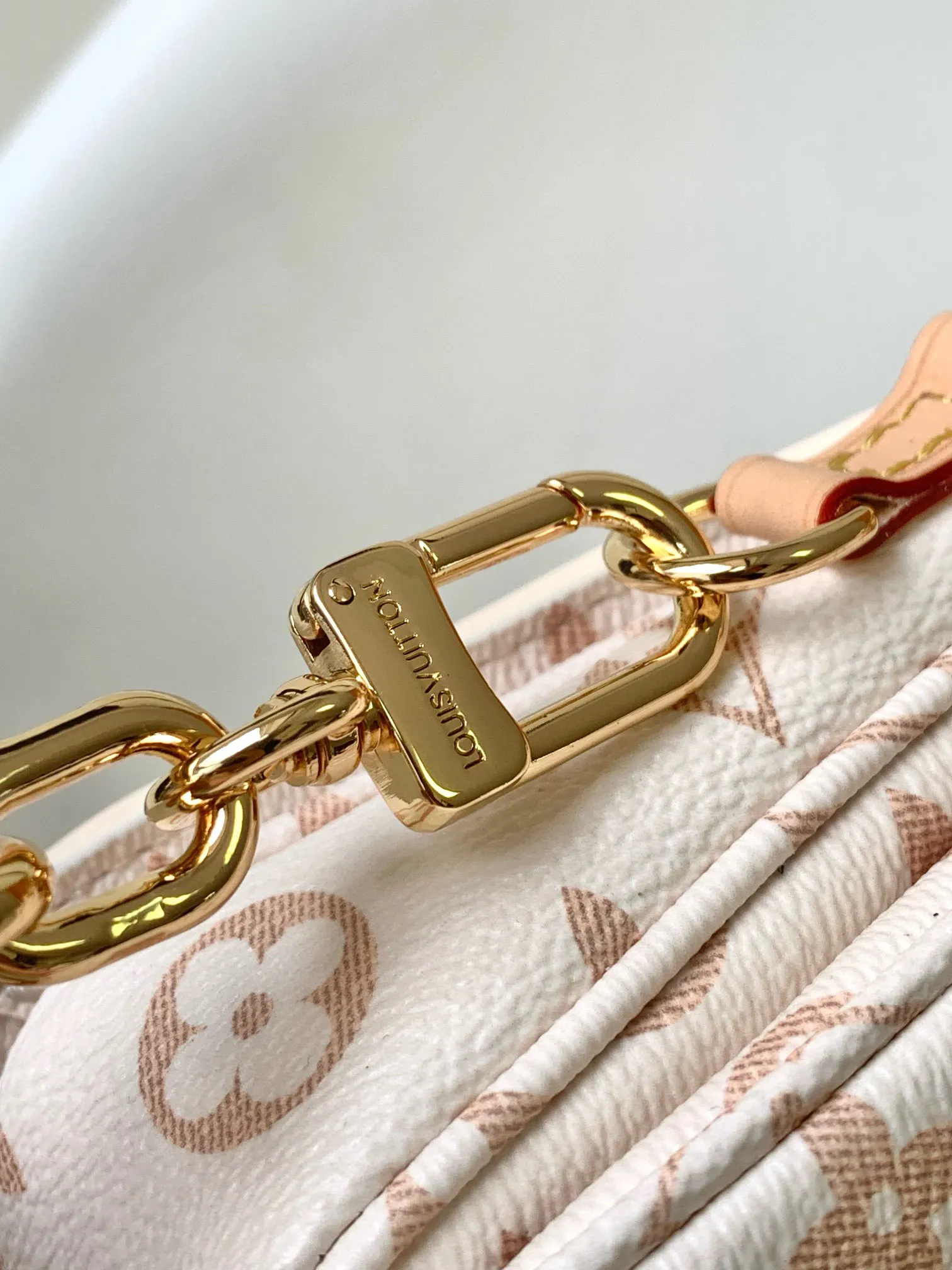 Louis Vuitton Pochette Métis East West M46914 - Image 9