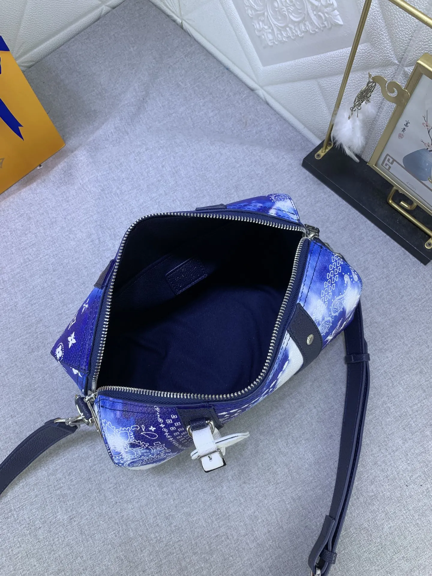 Alternative view of Louis Vuitton City Keepall M20555