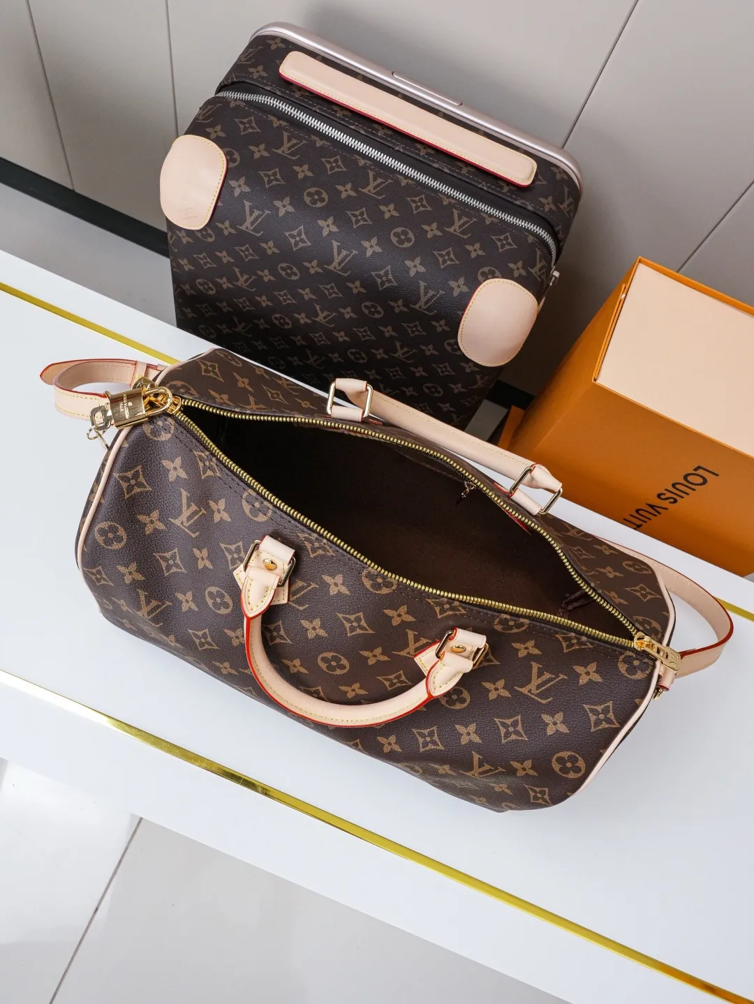 Alternative view of Louis Vuitton Speedy Bandoulière 35 M46981
