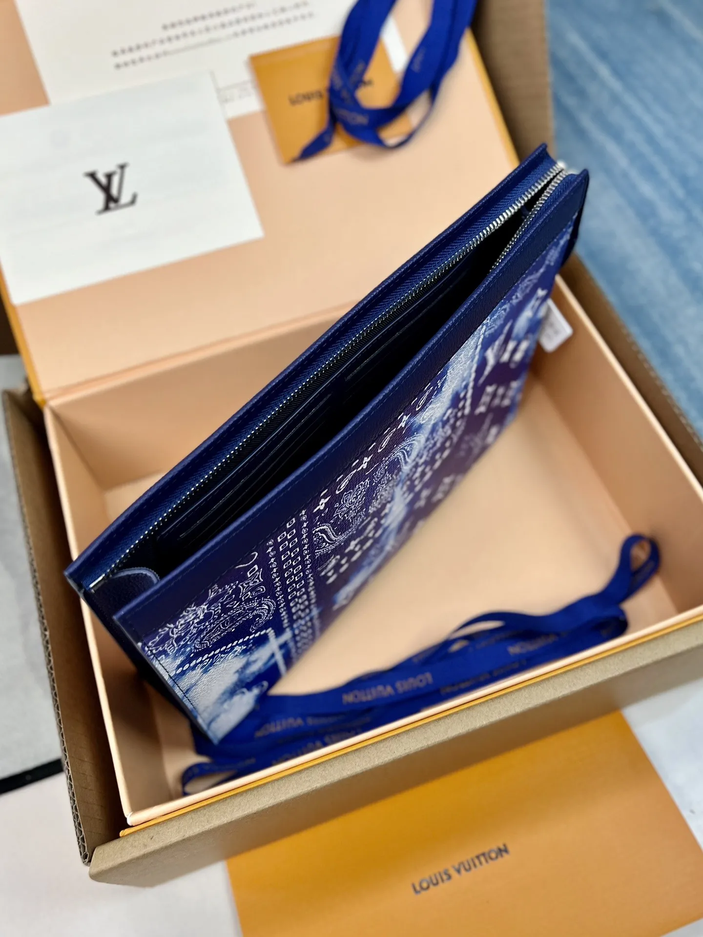 Louis Vuitton Pochette Voyage M81442 - Image 7