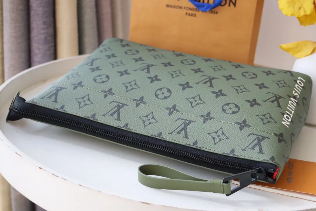 Louis Vuitton Pochette Voyage Souple M82800 - Image 6
