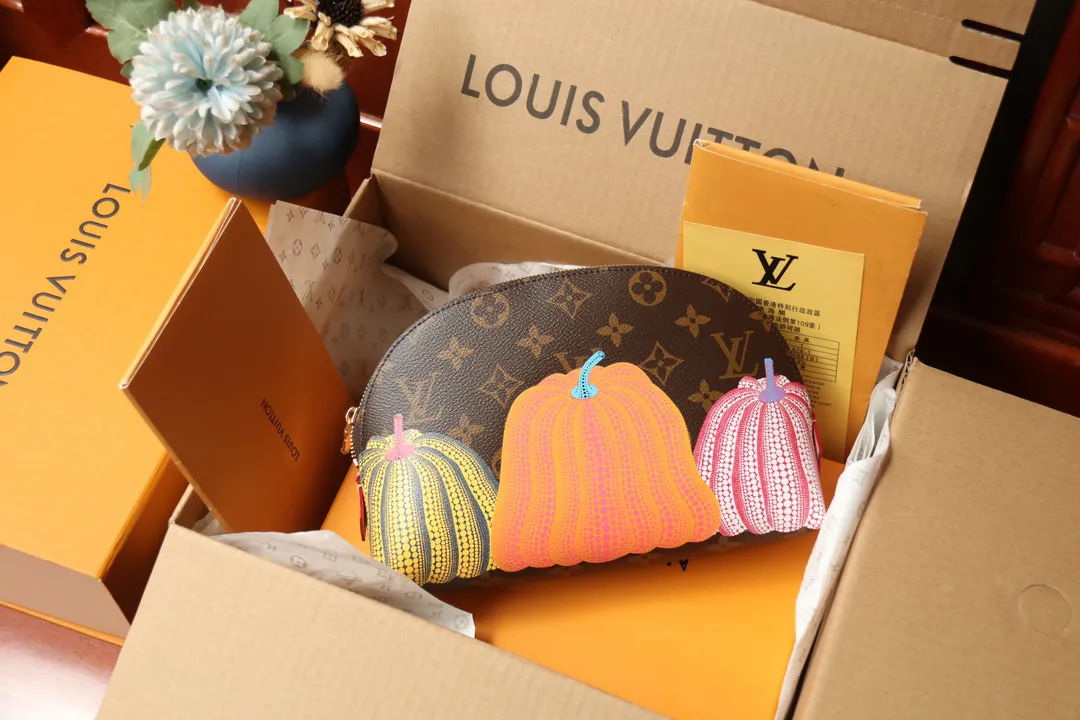 Louis Vuitton LVxYK Pochette Cosmétique GM M46472 - Image 3
