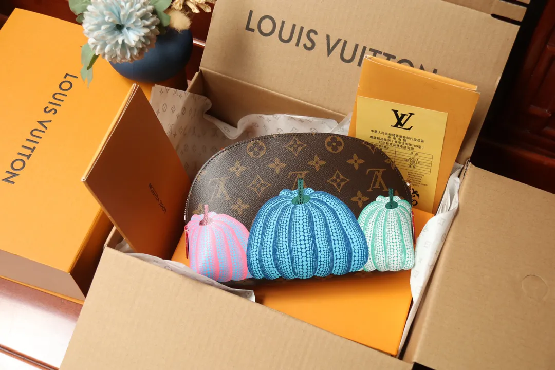 Louis Vuitton LVxYK Pochette Cosmétique GM M46472 - Image 4