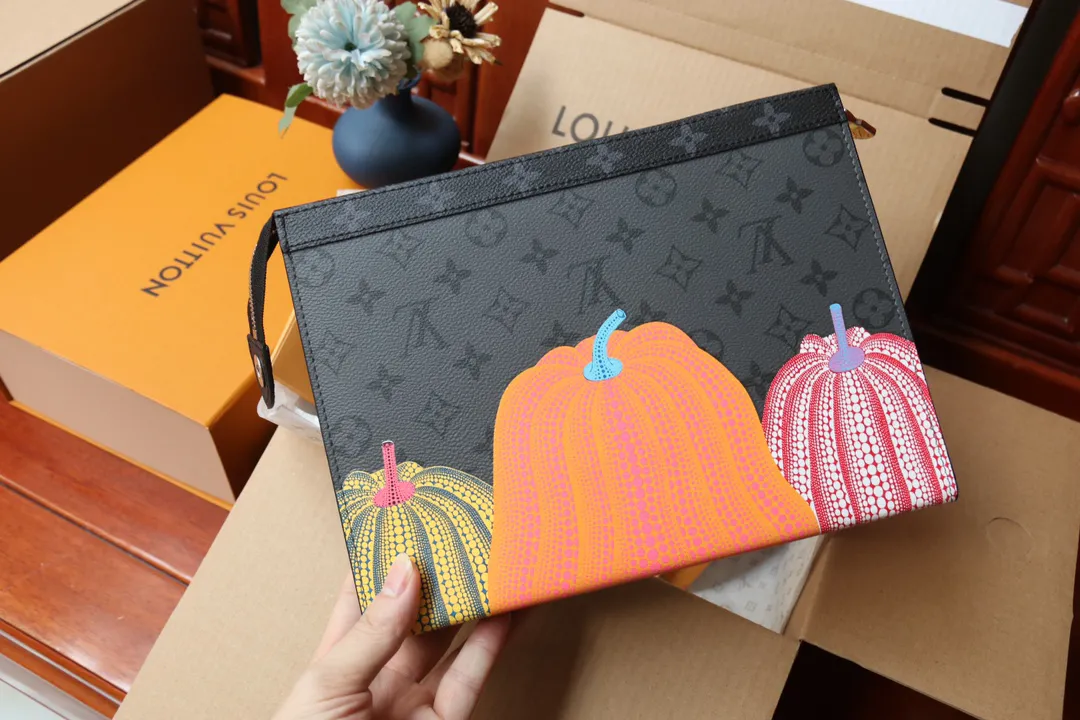 Louis Vuitton LV x YK Pochette Voyage M81973 - Image 5