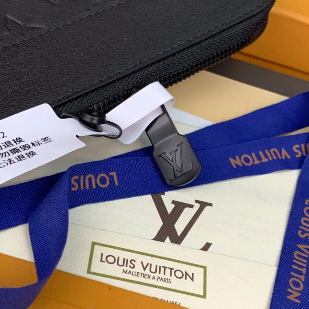 Alternative view of Louis Vuitton Pochette Jour M82074