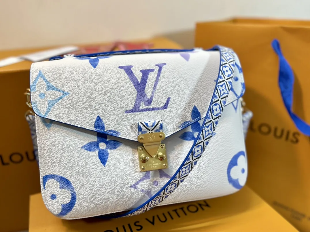 Louis Vuitton Pochette Metis M23055 - Image 3