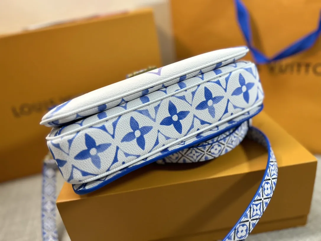 Louis Vuitton Pochette Metis M23055 - Image 7