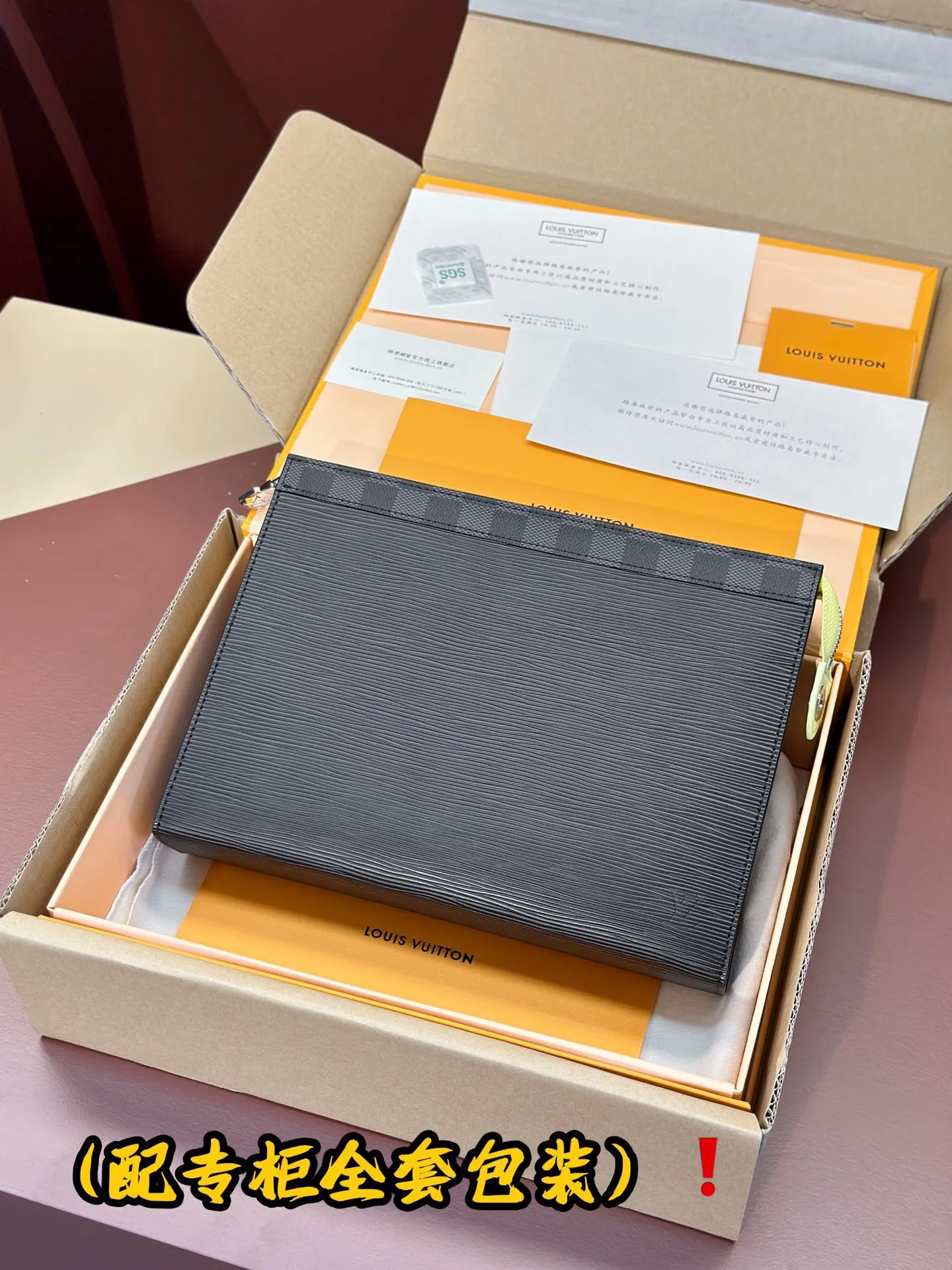Alternative view of Louis Vuitton Pochette Voyage M67899