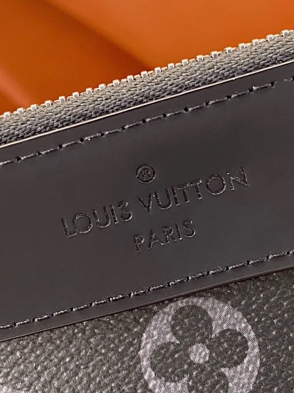 Louis Vuitton Pochette Apollo M62291 - Image 8
