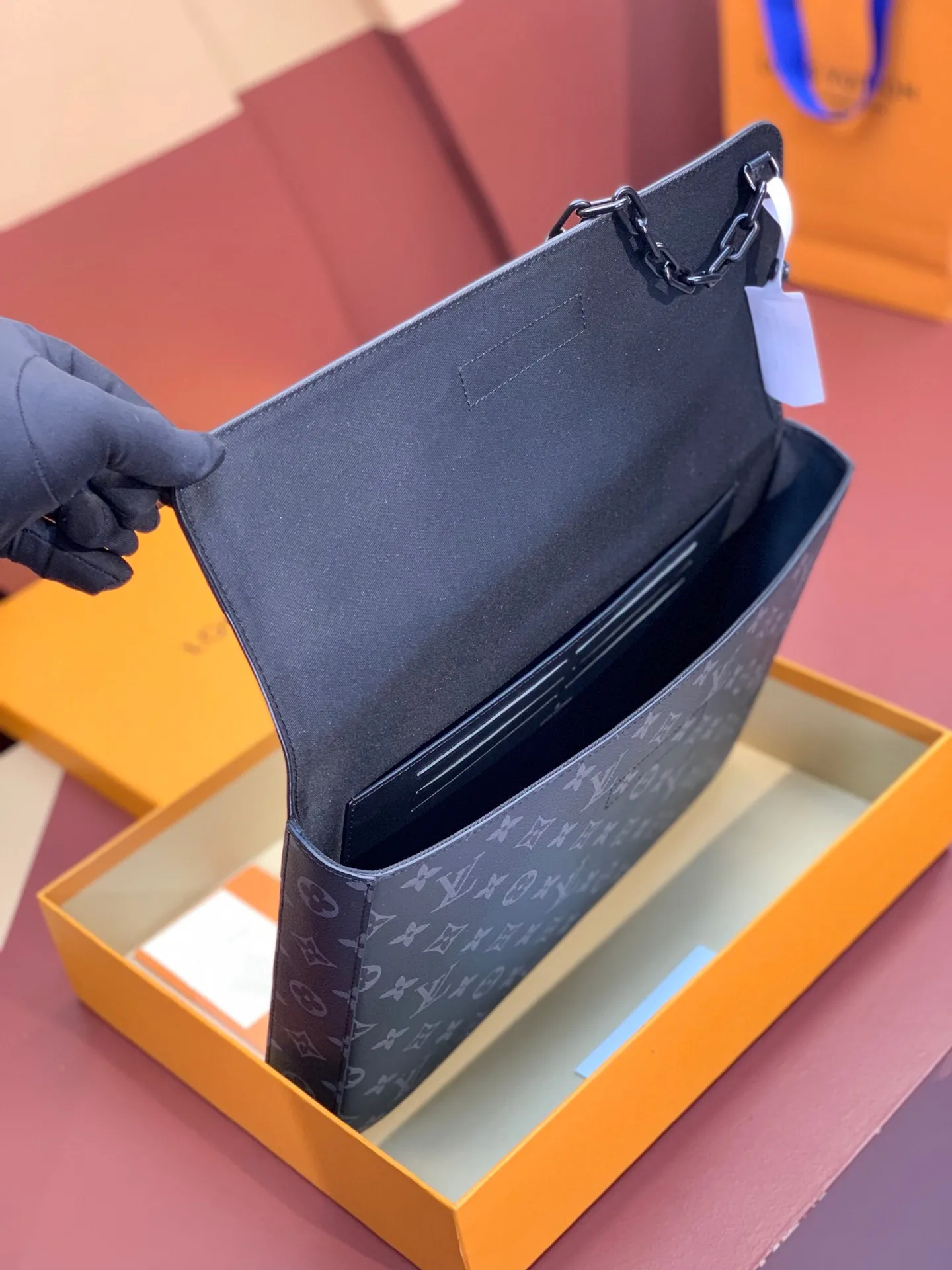 Alternative view of Louis Vuitton Pochette Steamer M80107