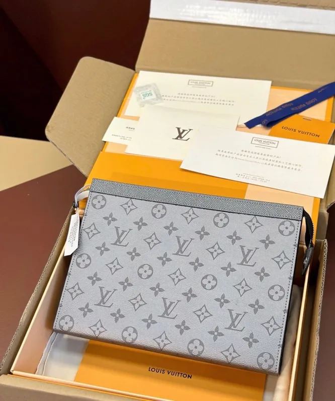 Alternative view of Louis Vuitton Pochette Voyage M30840