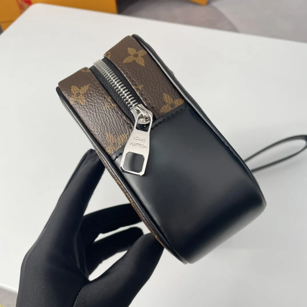 Louis Vuitton Pochette Kasai M42838 - Image 10
