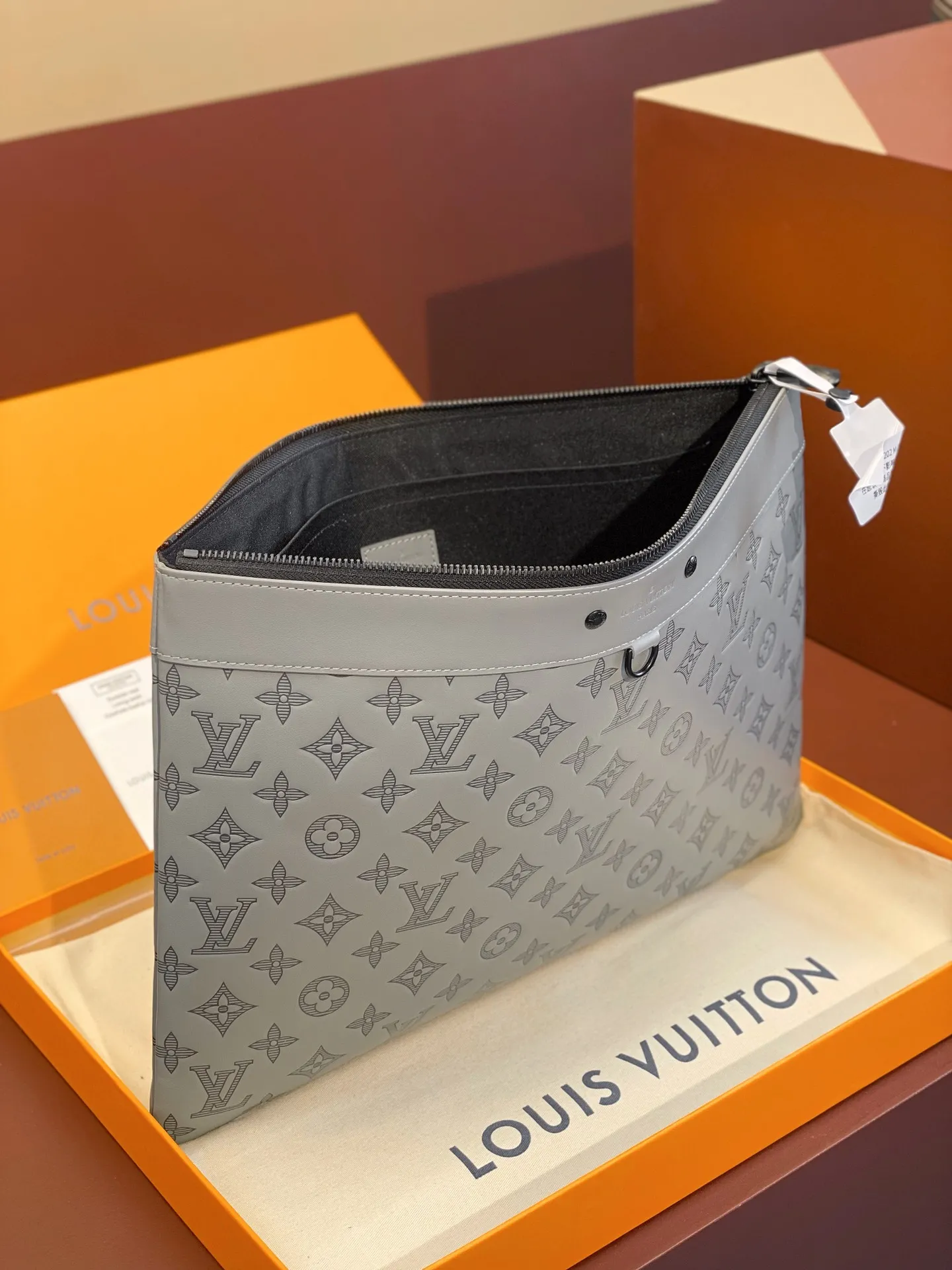 Louis Vuitton Pochette Discovery M81385 - Image 5