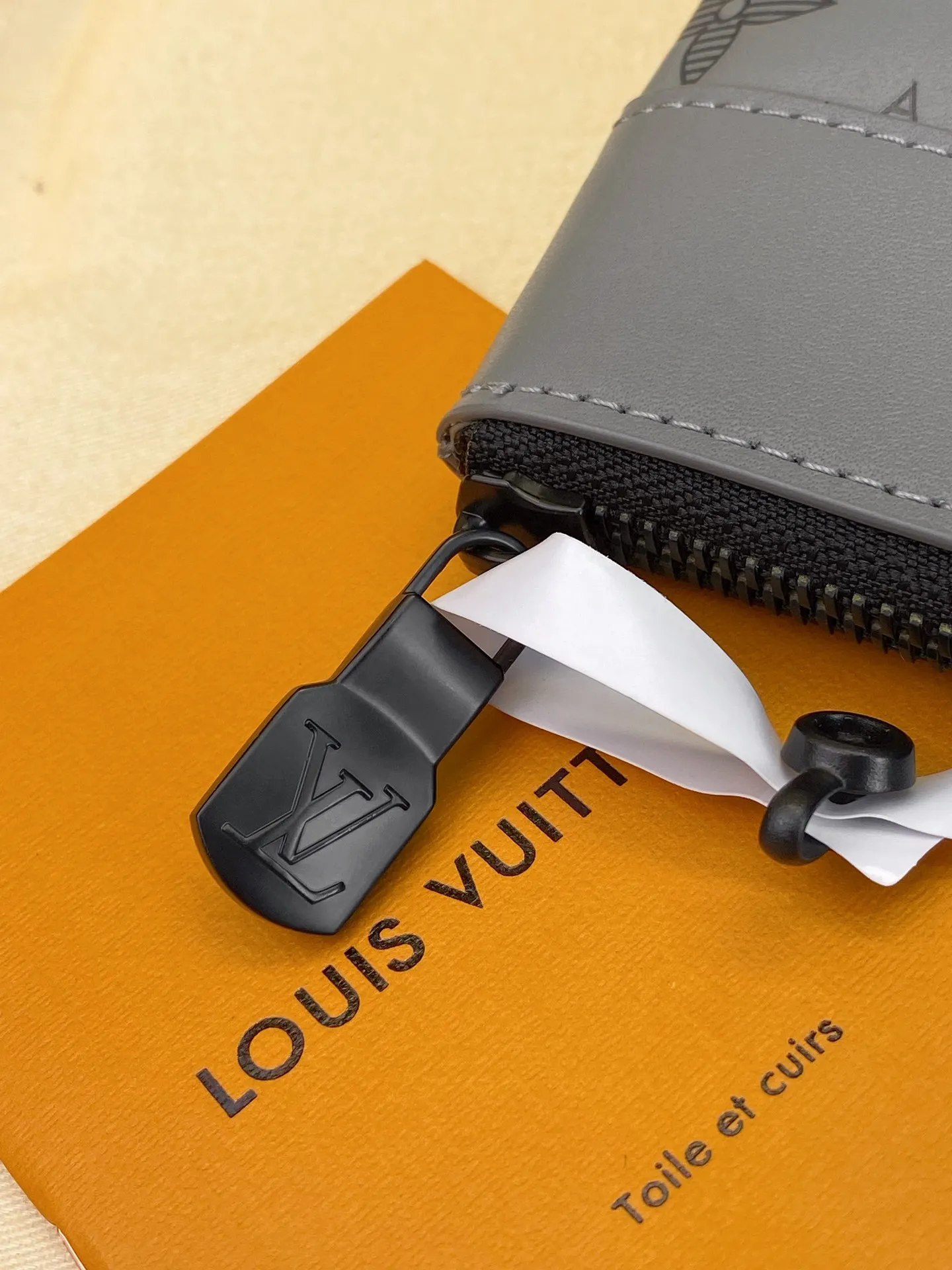 Louis Vuitton Pochette Discovery M81385 - Image 9