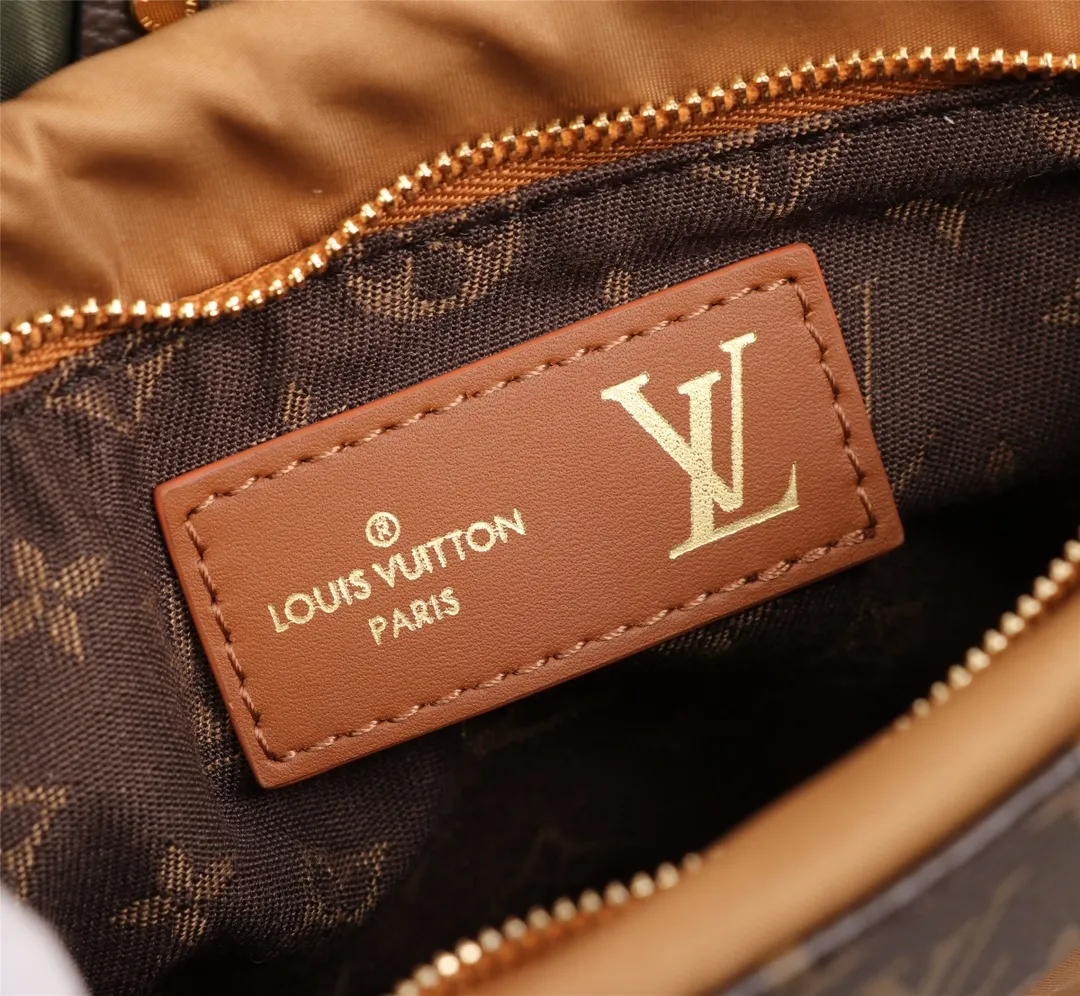 Alternative view of Louis Vuitton Maxi Multi Pochette Accessoires M58977