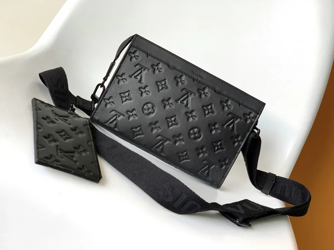 Louis Vuitton Gaston Wearable Wallet M81115 - Image 4