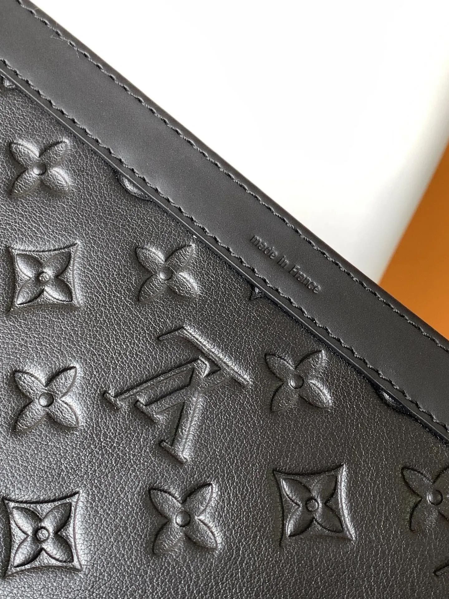Louis Vuitton Gaston Wearable Wallet M81115 - Image 7