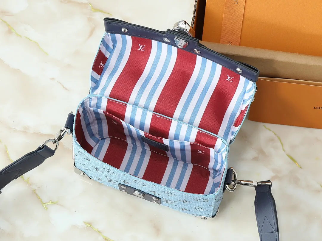 Alternative view of Louis Vuitton Soul Trunk M15035