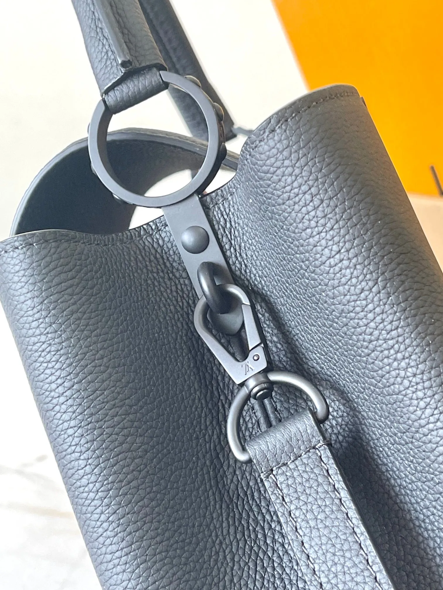 Louis Vuitton Capucines East-West MM M23947 - 图片 5