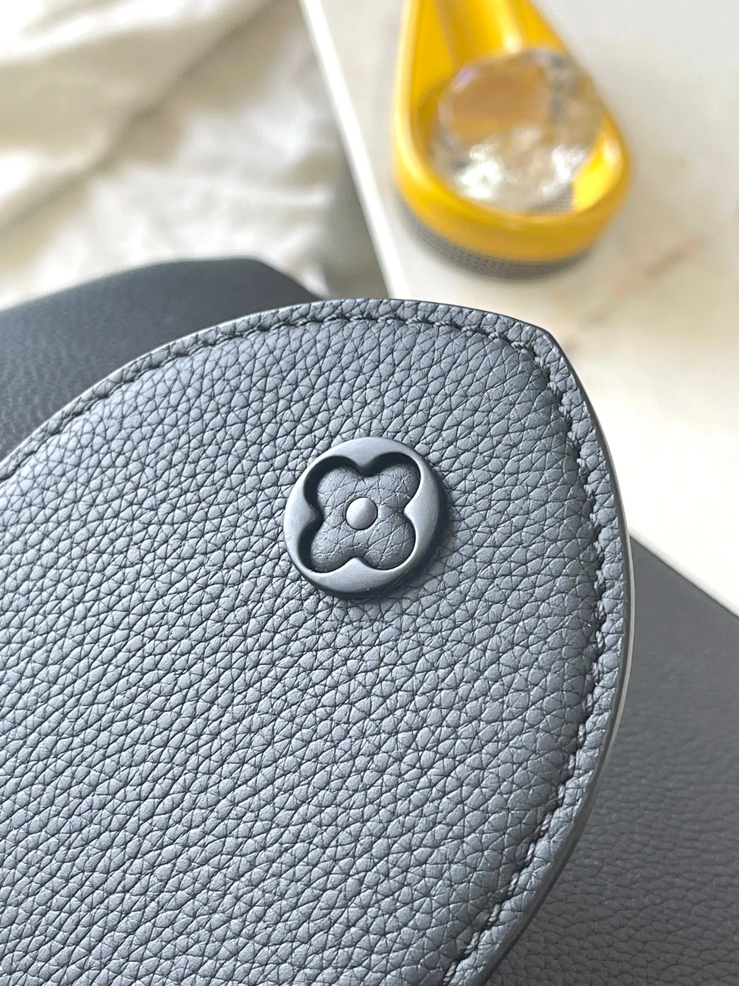 Louis Vuitton Capucines East-West MM M23947 - 图片 6