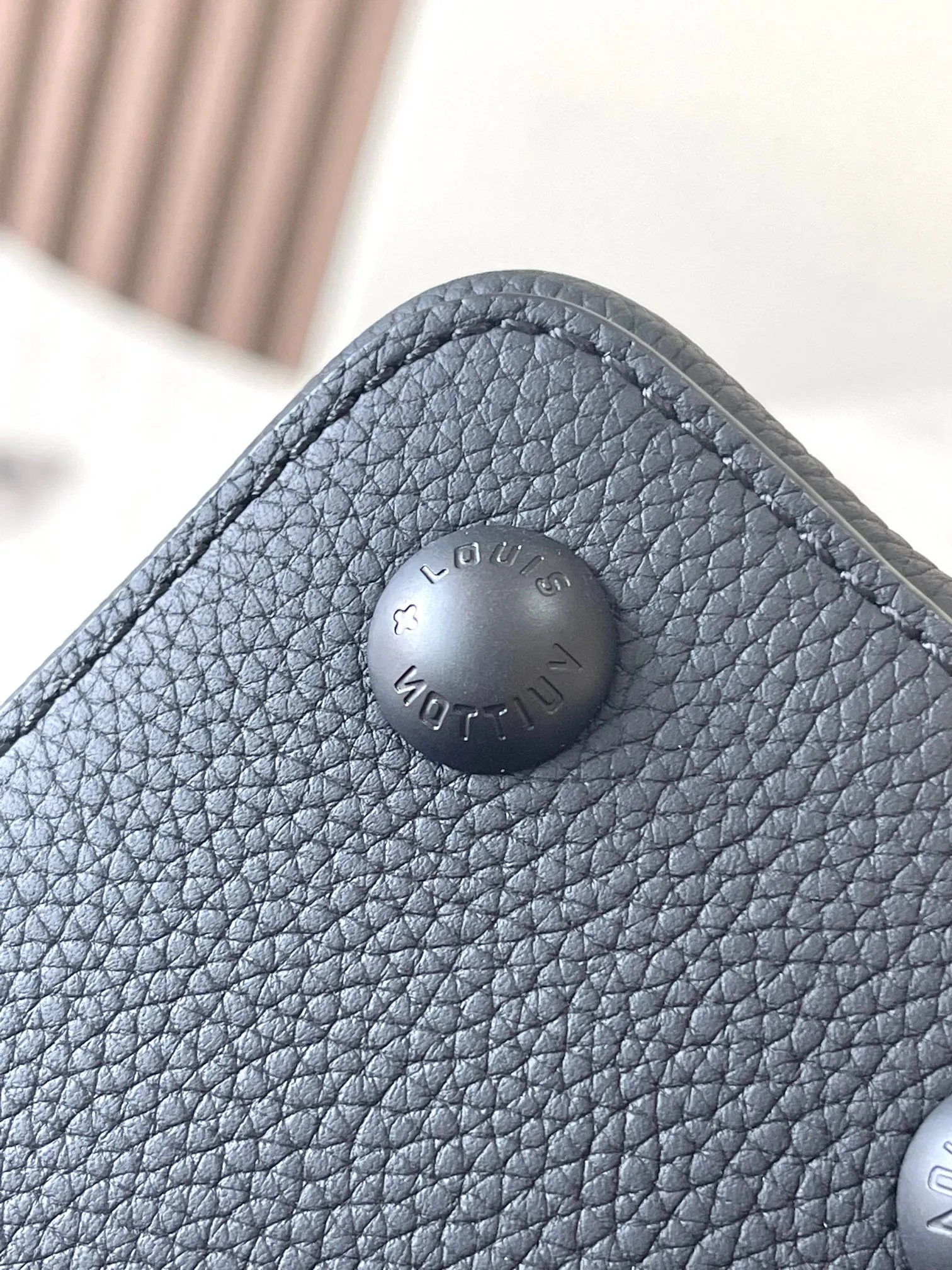 Louis Vuitton Capucines East-West MM M23947 - 图片 8