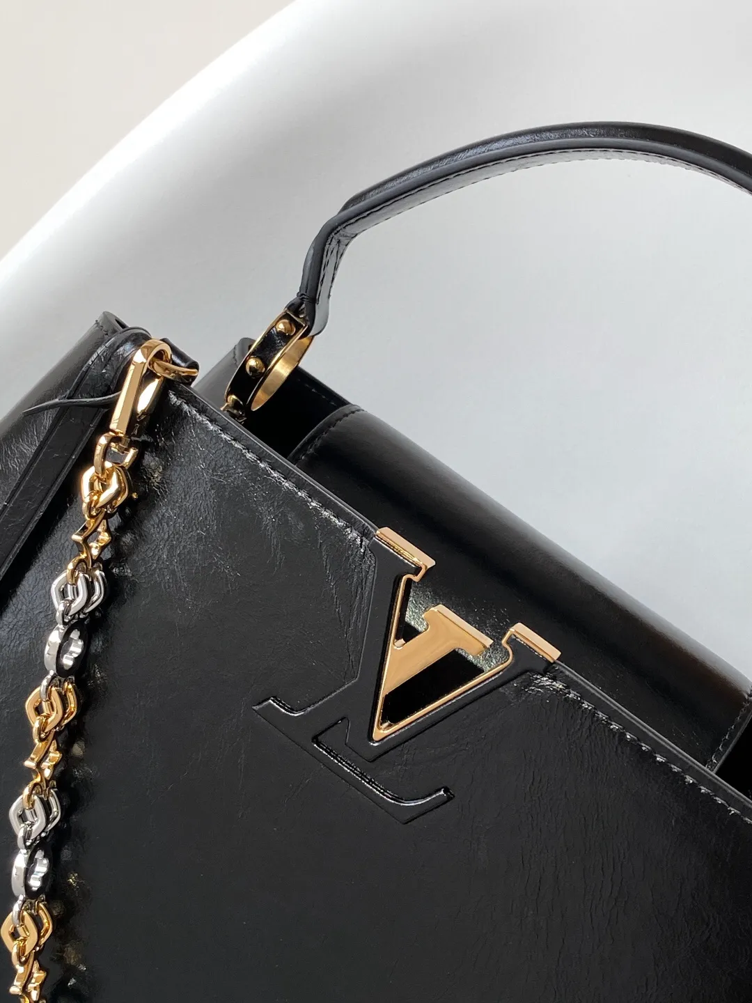 Alternative view of Louis Vuitton Capucines MM Souple M12924