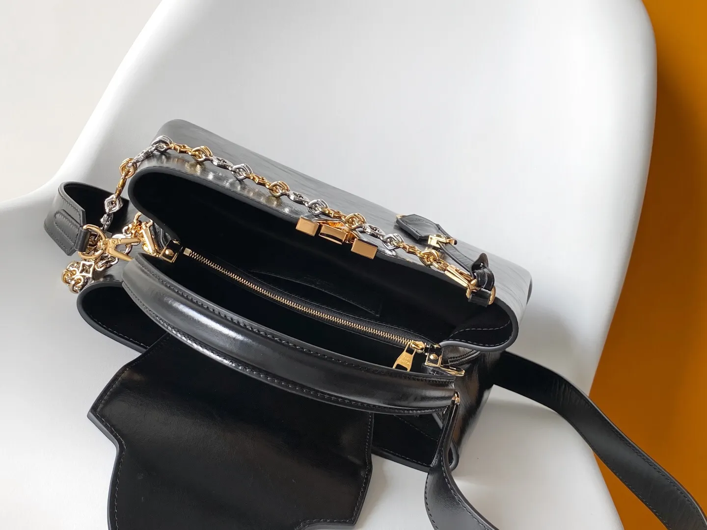 Louis Vuitton Capucines MM Souple M12924 - 图片 5