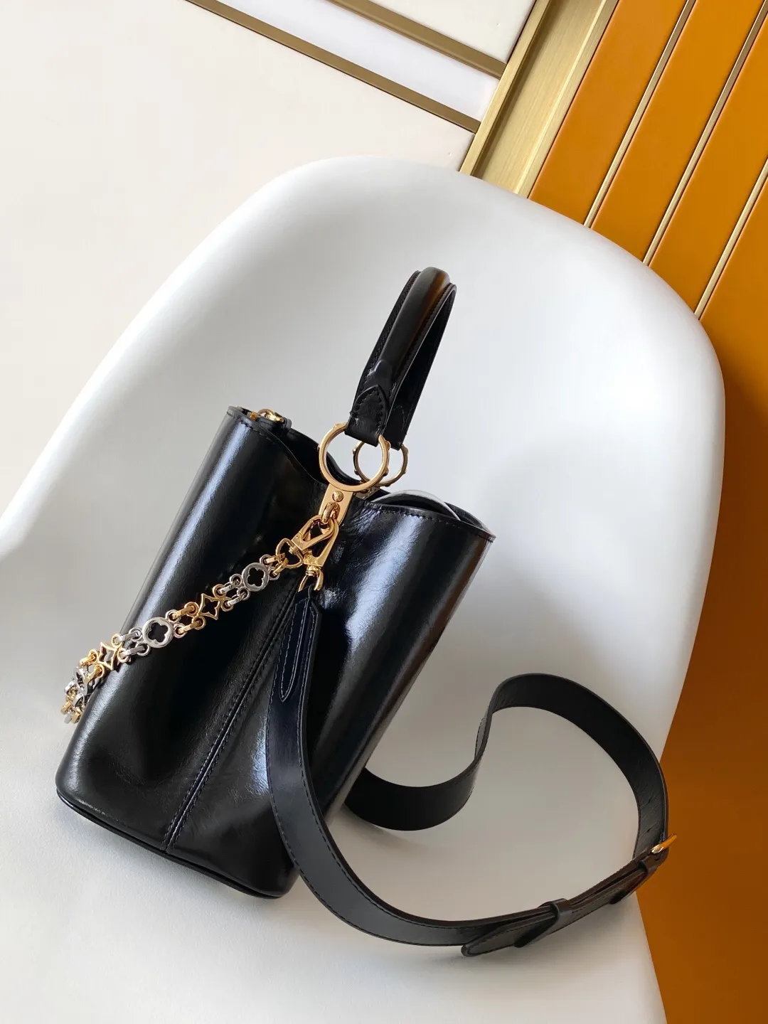 Louis Vuitton Capucines MM Souple M12924 - 图片 9