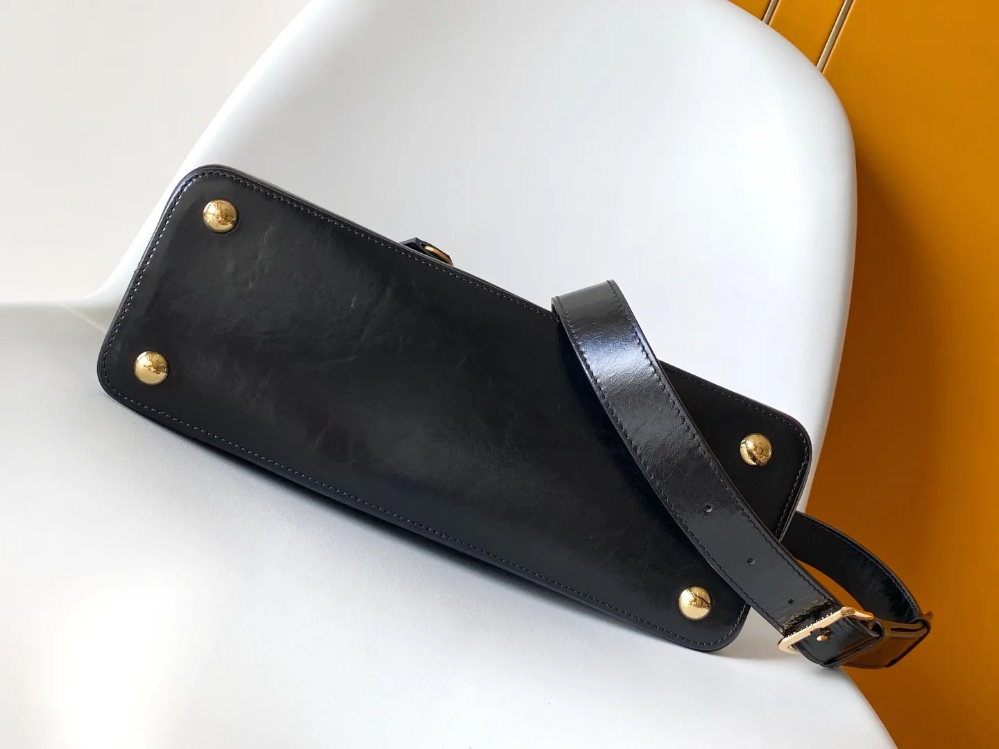 Louis Vuitton Capucines MM Souple M12924 - 图片 10