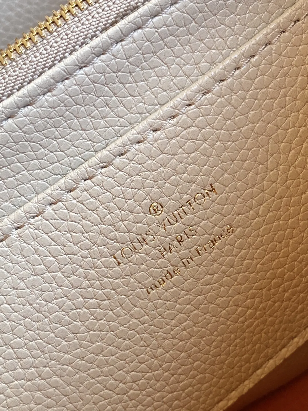 Alternative view of Louis Vuitton Capucines MM Souple M12929