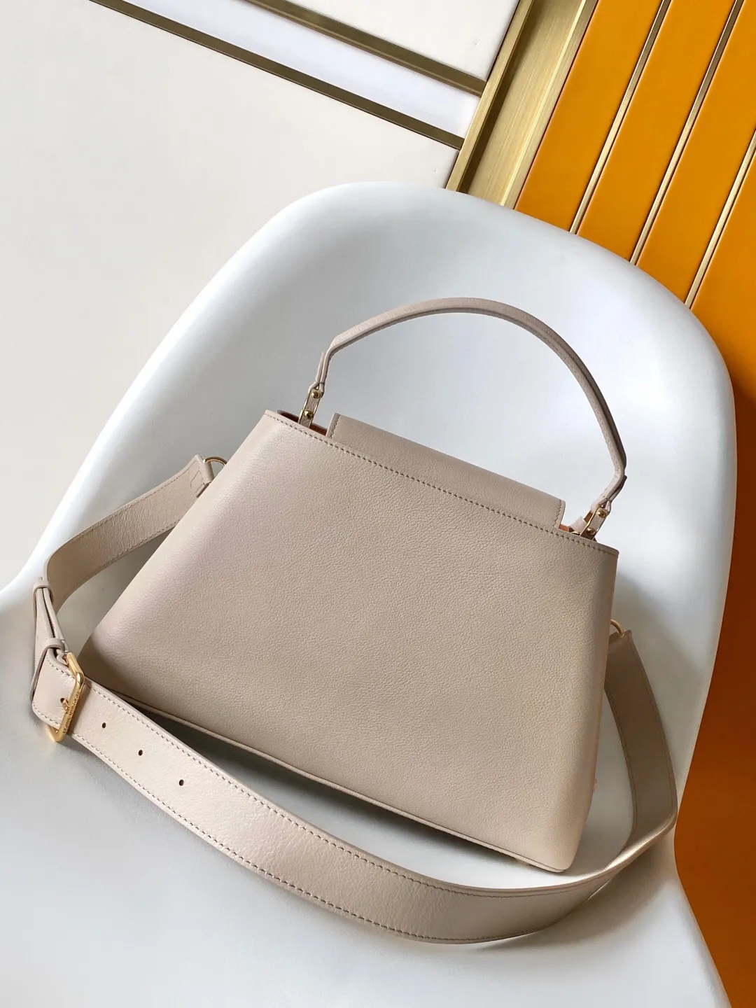 Louis Vuitton Capucines MM Souple M12929 - 图片 5