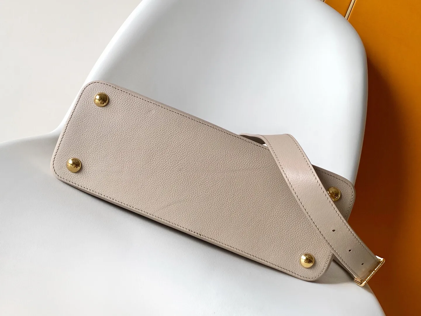 Louis Vuitton Capucines MM Souple M12929 - 图片 6