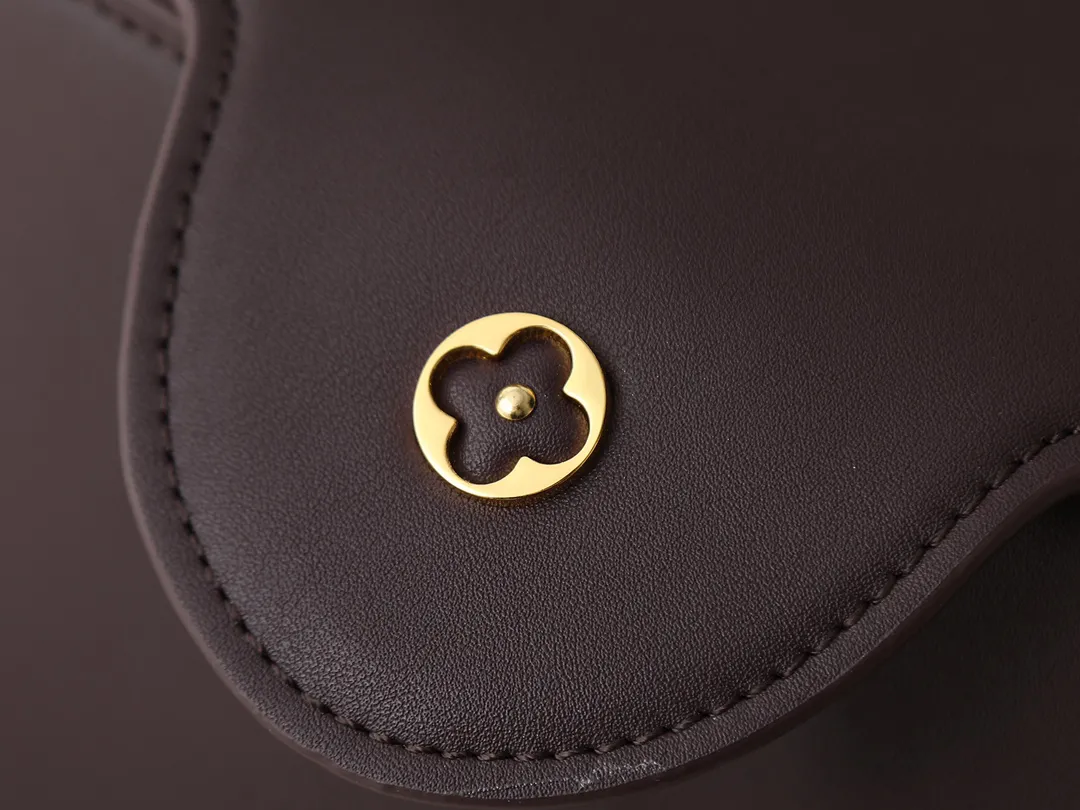 Louis Vuitton Capucines MM Souple M12927 - Image 8